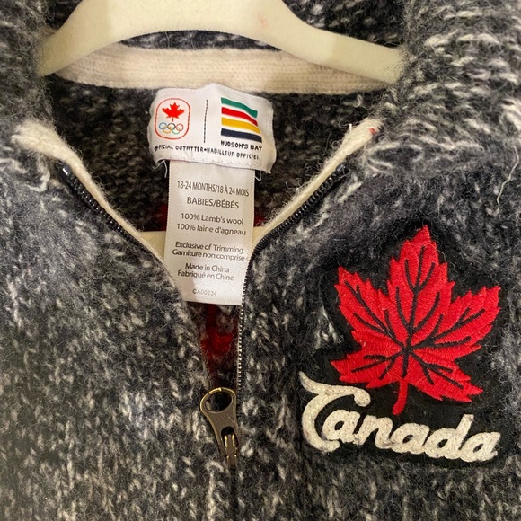 Hudson Bay Canada sweater - Picture 4 of 4